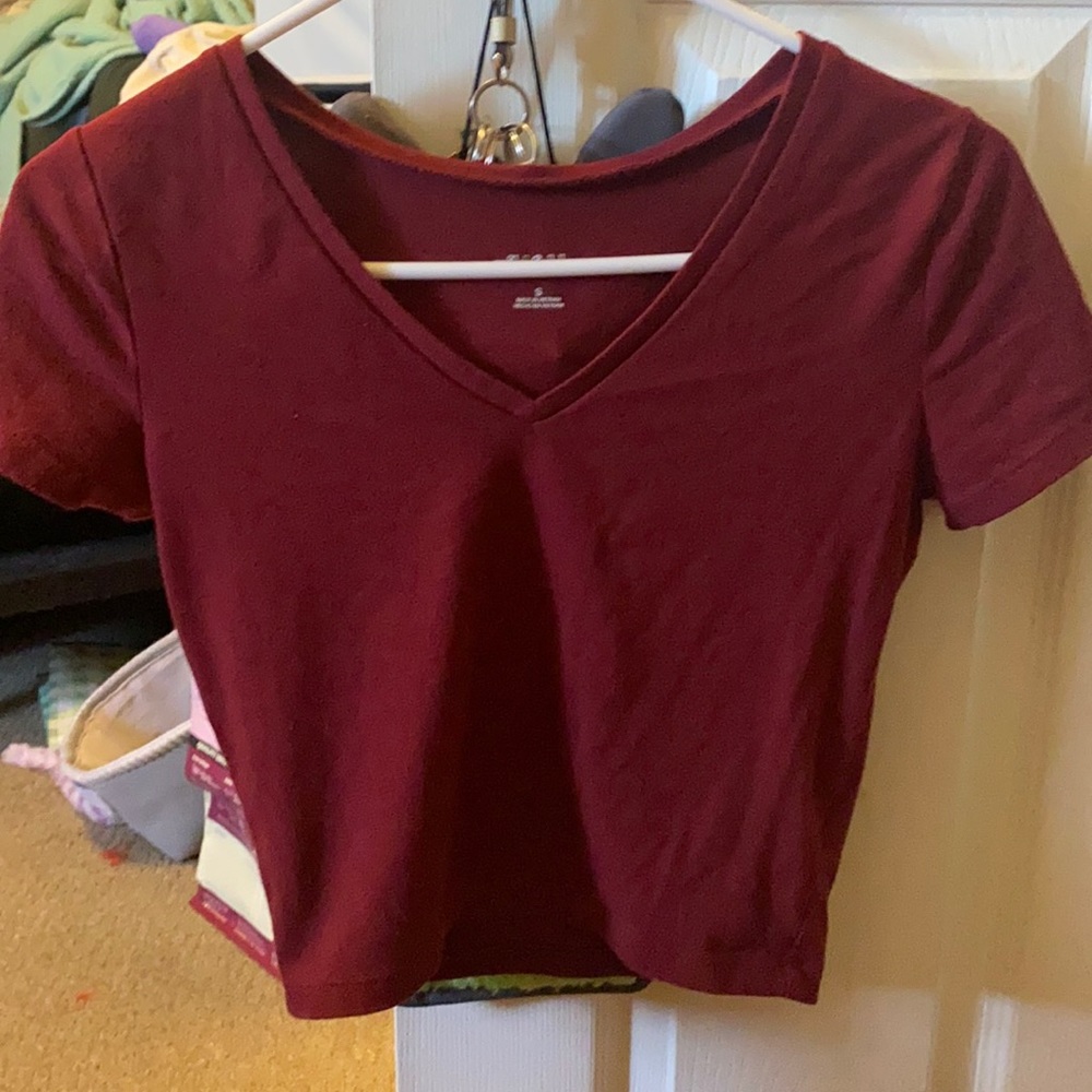 Maroon cropped v neck